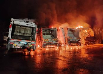 Un incendio ha distrutto 10 automezzi dentro l’isola ecologica di Tropea
