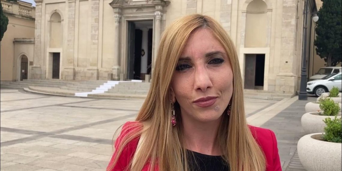 Il super-incarico dato dal sindaco Romeo è contestato, dati alla mano, anche da Maria Rosaria Nesci