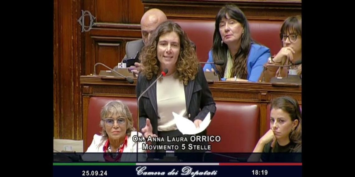 Lo scontro professoressa-dirigente scolastico al Liceo di Filadelfia diventa un caso politico