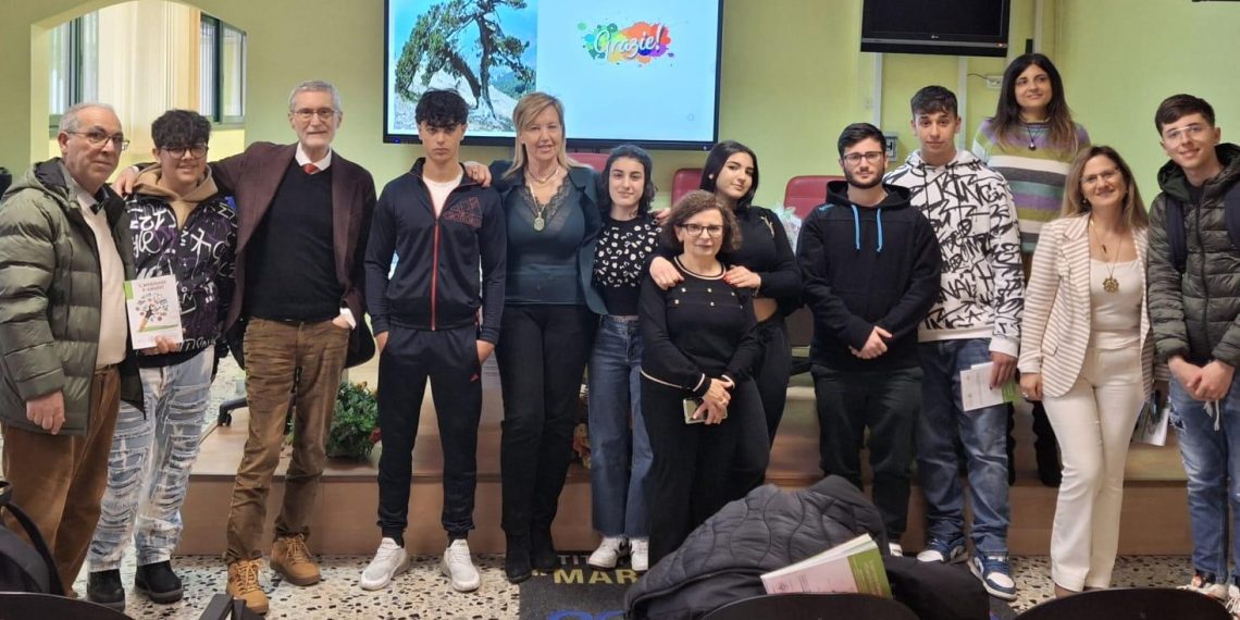 A Cosenza un incontro per sensibilizzare i giovani sull'importanza di prendersi cura dell'ambiente 1 A Cosenza un incontro per sensibilizzare i giovani sull’importanza di prendersi cura dell’ambiente