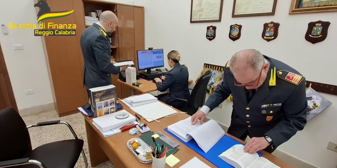 Scoperta un'ingente truffa ai danni dell’INPS, sequestrati 350 mila euro (VIDEO) 1 Scoperta un’ingente truffa ai danni dell’INPS, sequestrati 350 mila euro (VIDEO)