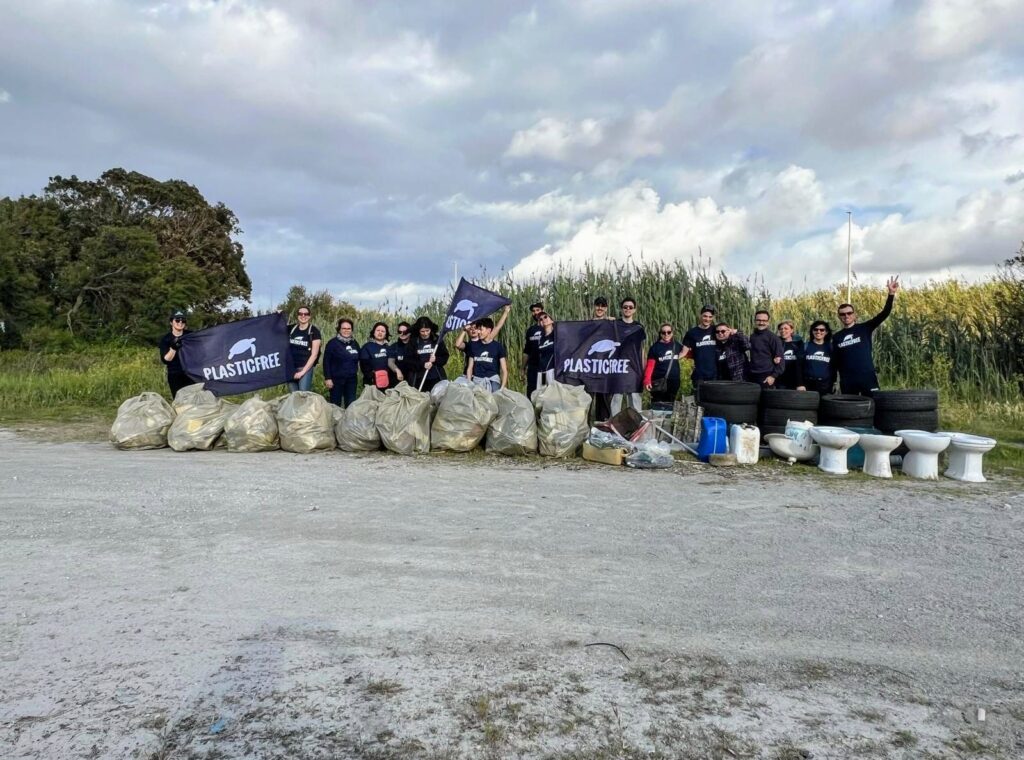 Rimossi quasi 7mila chili di rifiuti dai volontari Plastic Free per l’Earth Day 2025 in Calabria 5 Lamezia Terme