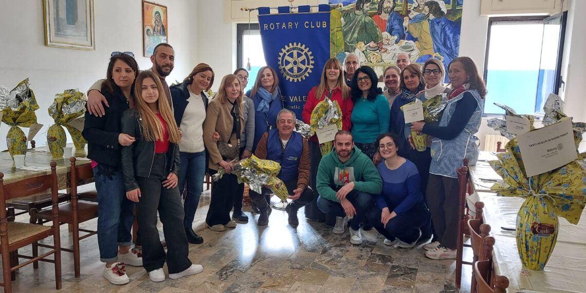 Le Uova di Pasqua del Rotary Club Vibo Valentia alla Mensa sociale della Sacra Famiglia 1 Le Uova di Pasqua del Rotary Club Vibo Valentia alla Mensa sociale della Sacra Famiglia