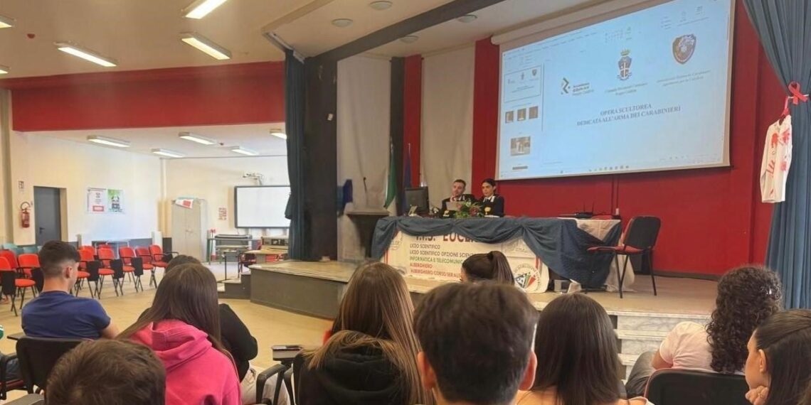 I Carabinieri incontrano gli alunni del liceo scientifico “Euclide” di Bova Marina 1 I Carabinieri incontrano gli alunni del liceo scientifico “Euclide” di Bova Marina