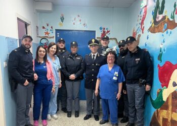 Le Uova di Pasqua della Polizia nei reparti di pediatria e ginecologia dell’ospedale di Vibo Valentia