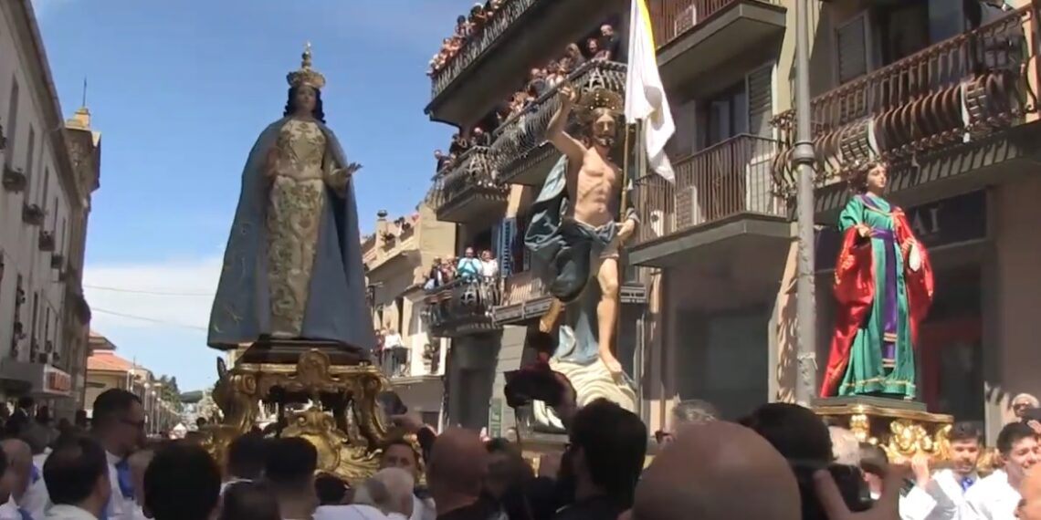 Pasqua 2025, le immagini e il racconto dell'Affruntata (VIDEO) 1 Pasqua 2025, le immagini e il racconto dell’Affruntata (VIDEO)