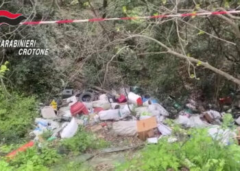 Nel Crotonese i Carabinieri sequestrano diverse discariche abusive (VIDEO)
