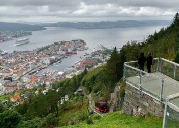 Miti e montagne: scalata della funicolare Fløibanen di Bergen in Norvegia