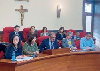 Un’improvvisa slavina si sta abbattendo sul sindaco Enzo Romeo