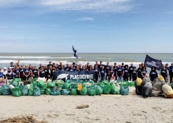 Rimossi quasi 7mila chili di rifiuti dai volontari Plastic Free per l’Earth Day 2025 in Calabria