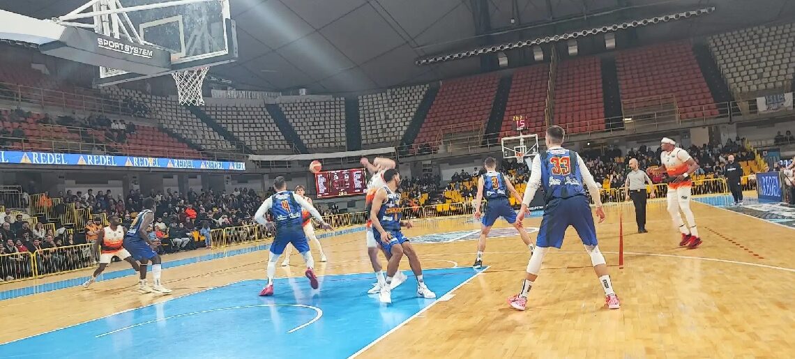 Basket, Bisceglie vince al PalaCalafiore. Dopo Bari, ancora una sconfitta per la Viola Reggio Calabria (VIDEO) 1 Basket, Bisceglie vince al PalaCalafiore. Dopo Bari, ancora una sconfitta per la Viola Reggio Calabria (VIDEO)