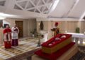 Si terranno sabato 26 aprile i funerali di Papa Francesco. Le prime immagini della salma (VIDEO)