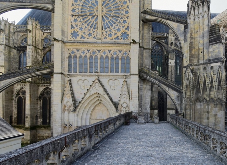 Tours: la porta della Valle della Loira in Francia, una delle destinazioni europee più importanti e complete 6 tours 1