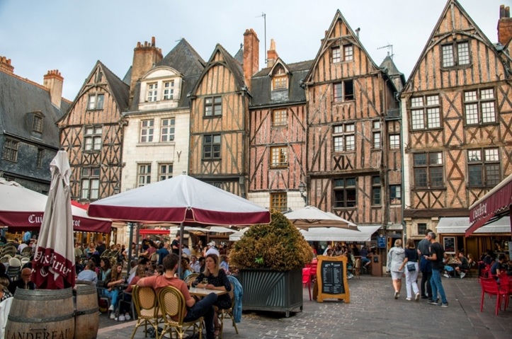 Tours: la porta della Valle della Loira in Francia, una delle destinazioni europee più importanti e complete 5 tours 3