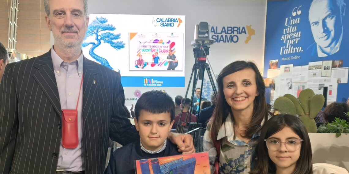 Gli alunni della De Amicis premiati a Palazzo Campanella: primo posto al concorso “RaccontiAmo la Calabria”