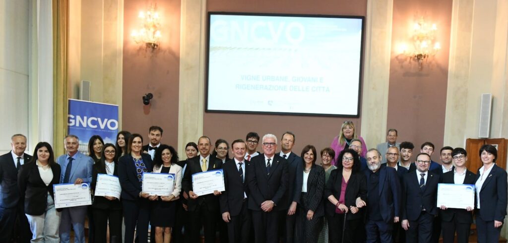 Domenico Zonin premia la scuola di Vibo Valentia vincitrice della borsa di studio AIS 3 GNCVO GRUPPO