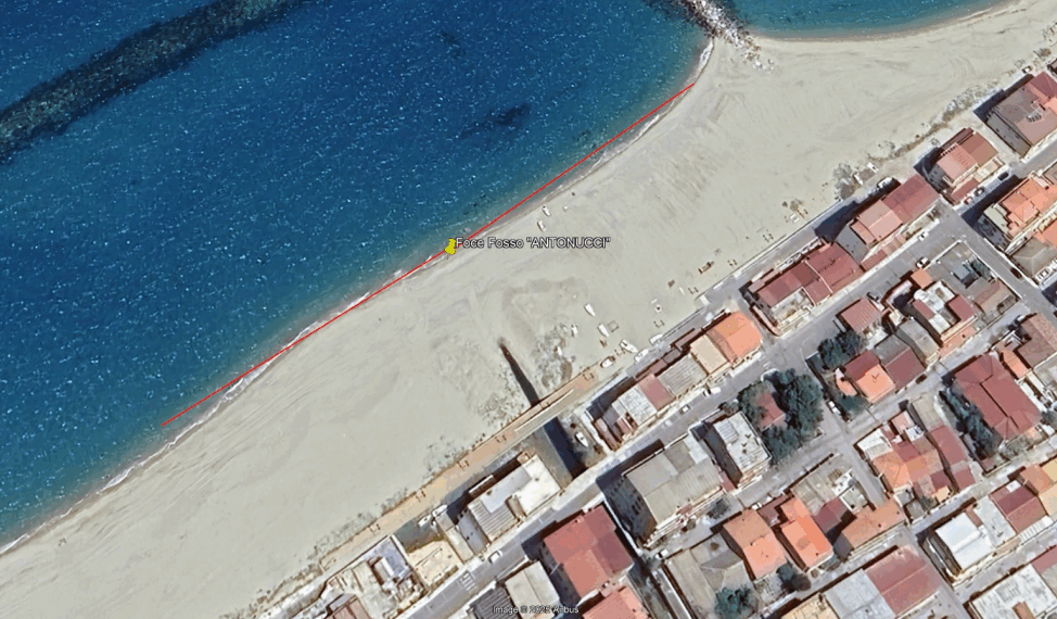 L’estate è imminente e… scatta il divieto di balneazione alla foce del fosso Antonucci, tra Bivona e Vibo Marina