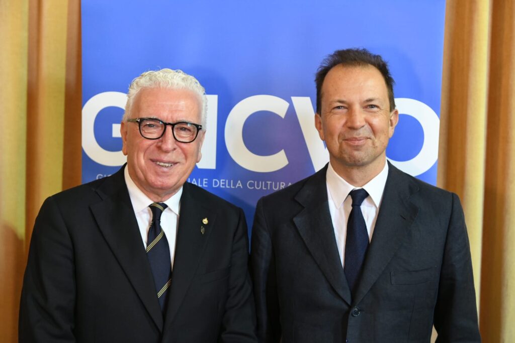 Domenico Zonin premia la scuola di Vibo Valentia vincitrice della borsa di studio AIS 4 SX Sandro Camilli DX Domenico Zonin