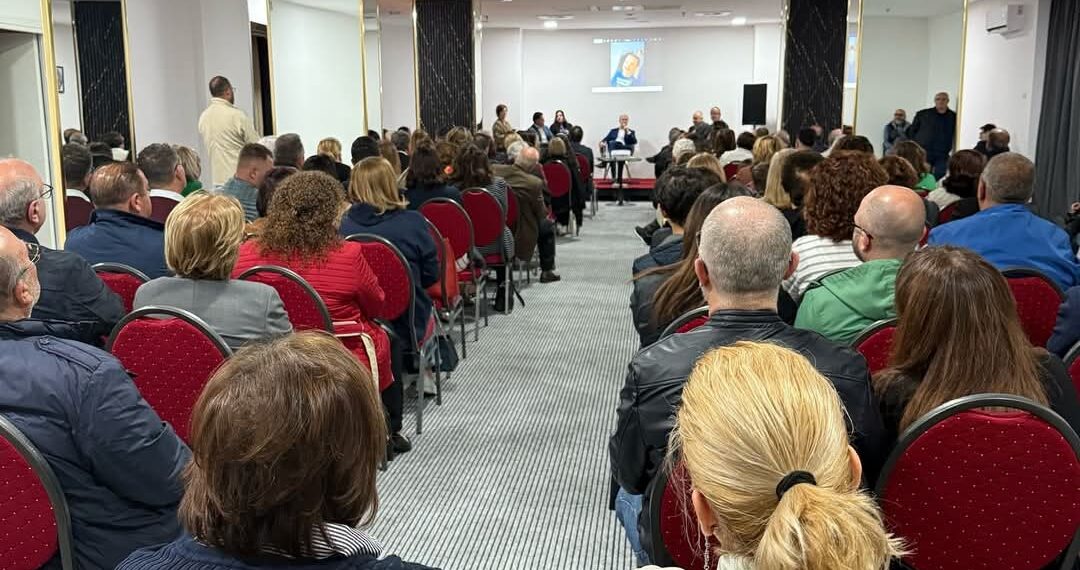 Grande successo per la presentazione del libro "Davide. Il bambino che parlava con gli Angeli" 1 Grande successo per la presentazione del libro “Davide. Il bambino che parlava con gli Angeli”