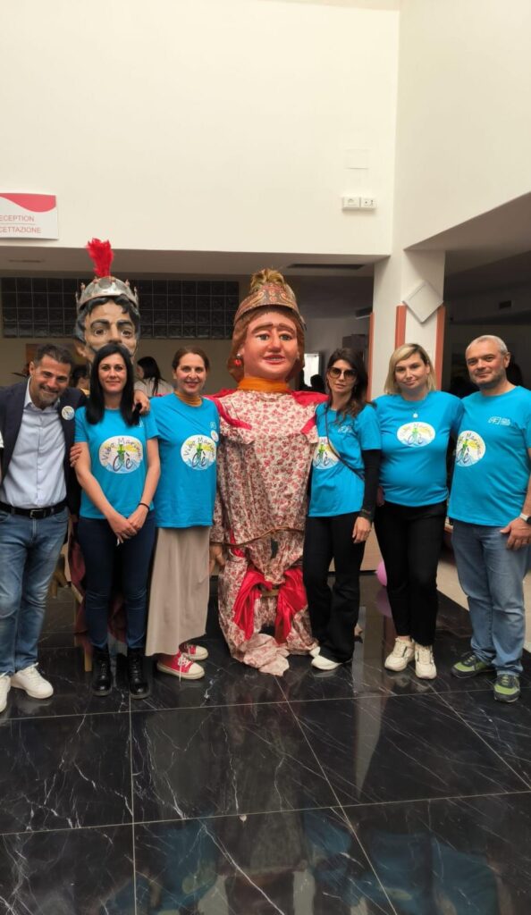 Vibo Marina C'è, l'associazione regala un pomeriggio di allegria agli anziani del Don Mottola Medical Center (VIDEO) 5 WhatsApp Image 2025 05 11 at 21.43.38