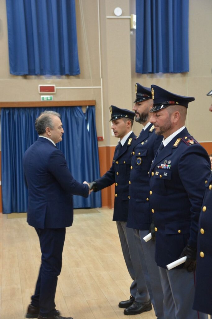 Alla Scuola di Polizia di Vibo Valentia consegnati i riconoscimenti a chi si è distinto sul lavoro 5 WhatsApp Image 2025 05 19 at 14.49.08 2