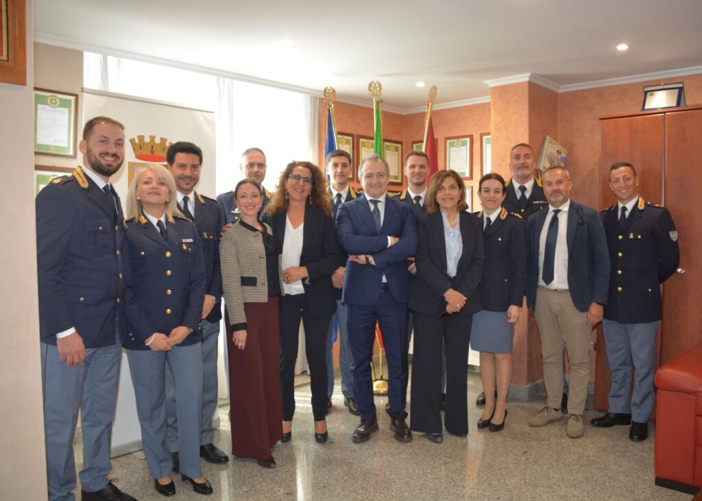 Alla Scuola di Polizia di Vibo Valentia consegnati i riconoscimenti a chi si è distinto sul lavoro 2 WhatsApp Image 2025 05 19 at 14.49.10 1 2