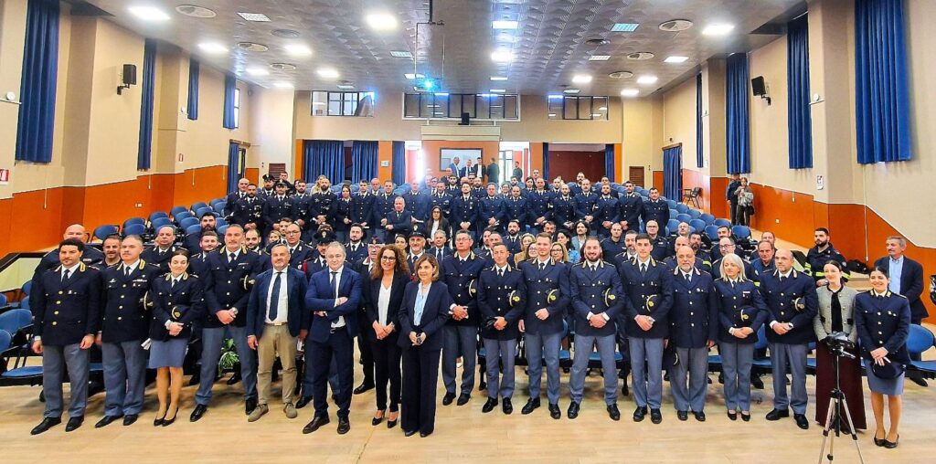 Alla Scuola di Polizia di Vibo Valentia consegnati i riconoscimenti a chi si è distinto sul lavoro 1 WhatsApp Image 2025 05 19 at 14.49.10