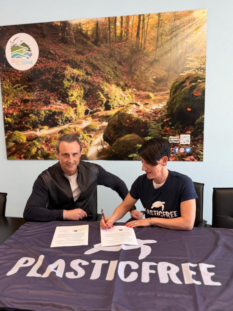 Firmato un Patto di Collaborazione tra il Parco Naturale Regionale delle Serre e l’associazione Plastic Free 3 WhatsApp Image 2025 05 23 at 11.47.31