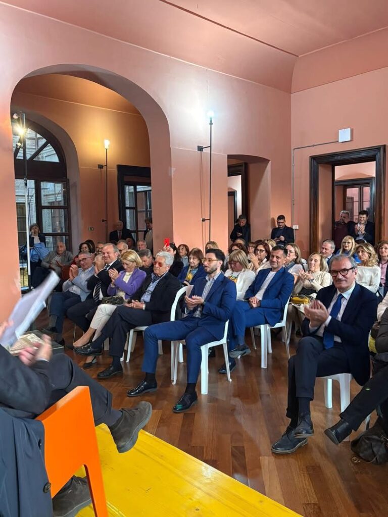 La cultura calabrese in primo piano con “La Parola delle Pietre” di Domenico Sorace (VIDEO) 4 WhatsApp Image 2025 05 24 at 10.09.51 1