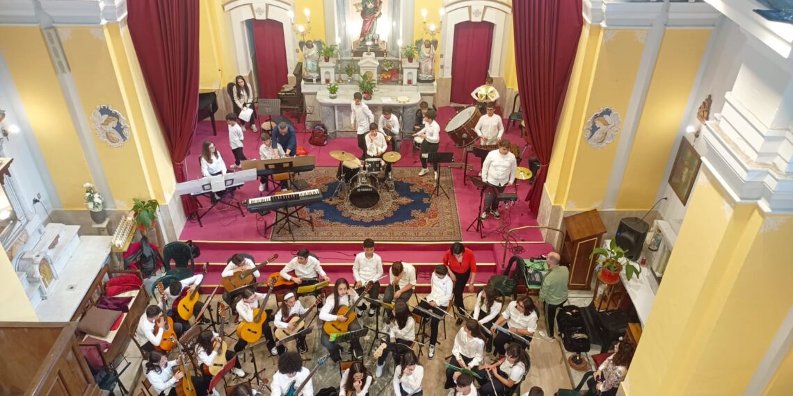 L’orchestra ed i solisti del Convitto Filangieri fanno incetta di premi al 2° Concorso nazionale Armonie Mediterranee 1 L’orchestra ed i solisti del Convitto Filangieri fanno incetta di premi al 2° Concorso nazionale Armonie Mediterranee