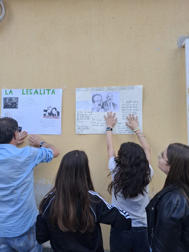 A Mileto la Giornata della legalità è stata celebrata con la piantumazione di fiori (FOTO) 7 WhatsApp Image 2025 05 26 at 13.29.04
