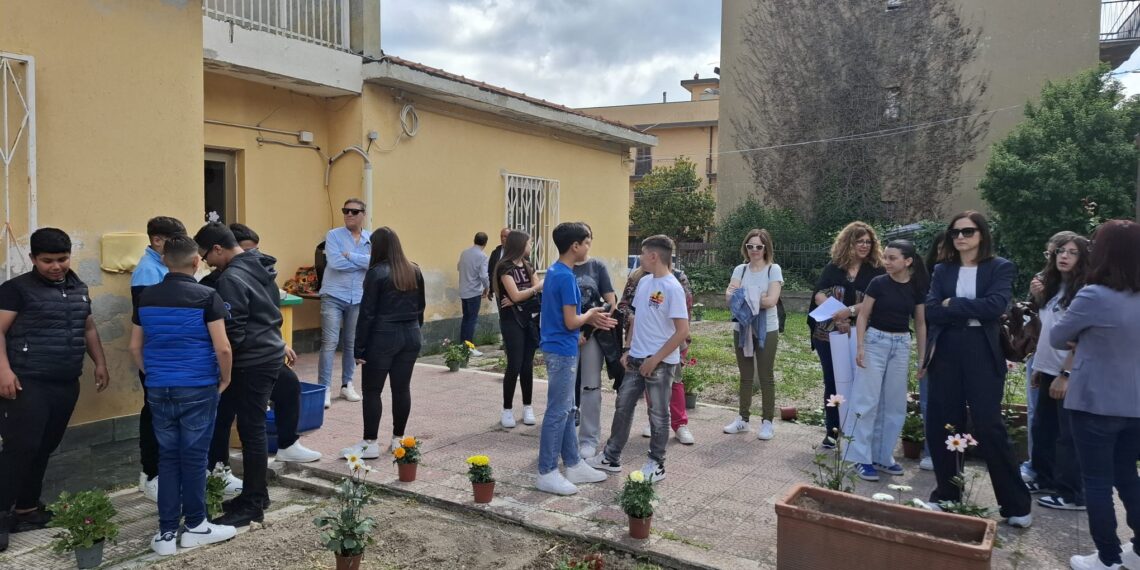 A Mileto la Giornata della legalità è stata celebrata con la piantumazione di fiori (FOTO)