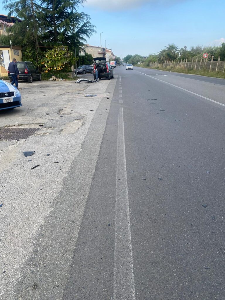Violento scontro tra auto alle porte di Vibo Valentia 3 WhatsApp Image 2025 05 28 at 07.20.55 1