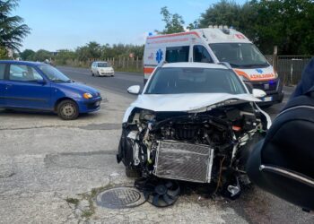 Violento scontro tra auto alle porte di Vibo Valentia