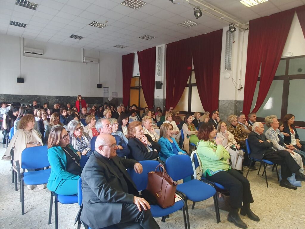 Il giornalista Enzo Arceri, eccellenza vibonese, premiato da Radici per il Futuro (VIDEO) 9 WhatsApp Image 2025 05 29 at 08.13.39 1