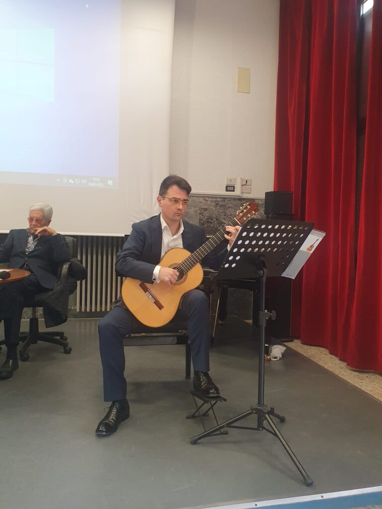 Il giornalista Enzo Arceri, eccellenza vibonese, premiato da Radici per il Futuro (VIDEO) 11 WhatsApp Image 2025 05 29 at 08.13.41 2 1