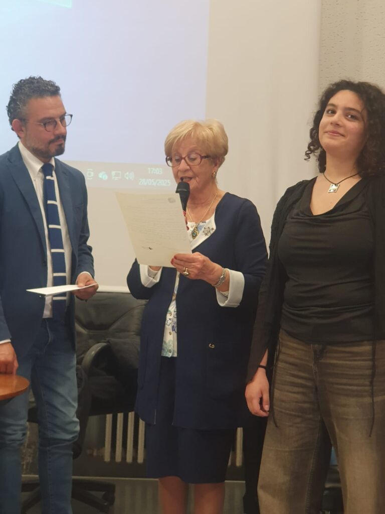 Il giornalista Enzo Arceri, eccellenza vibonese, premiato da Radici per il Futuro (VIDEO) 5 WhatsApp Image 2025 05 29 at 08.13.41 4