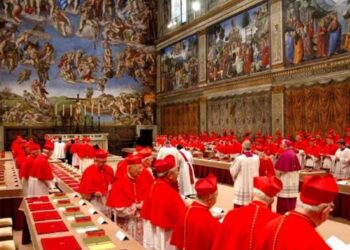 Di Donald, di Francesco, delle comiche e dei drammi. Del conclave storico e dell’attesa del nuovo Papa