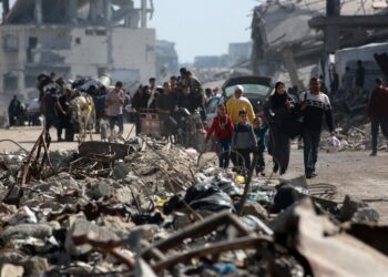 La gente muore in Ucraina e non solo. Un popolo sta scomparendo a Gaza…  e loro si telefonano tra loro