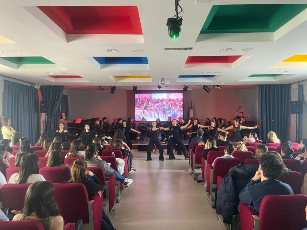 Il Liceo “Capialbi” ricorda il genocidio armeno e le stragi dimenticate tra arte, memoria e testimonianza 4 foto armeni e genocidi dimenticati 2