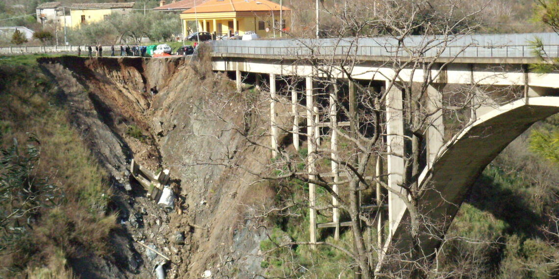 Catanzaro, approvato il progetto esecutivo di risanamento del Ponte Corace sulla Strada provinciale 40 1 Catanzaro, approvato il progetto esecutivo di risanamento del Ponte Corace sulla Strada provinciale 40