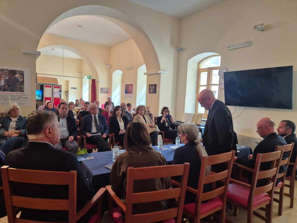 Centro Diurno e Casa Paese, la visita dei vertici di Fondazione Roma nelle strutture della Ra.Gi. 5 incontro al Centro diurno2