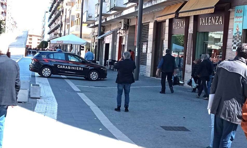 Scontro tra rider in piazza Bilotti a Cosenza