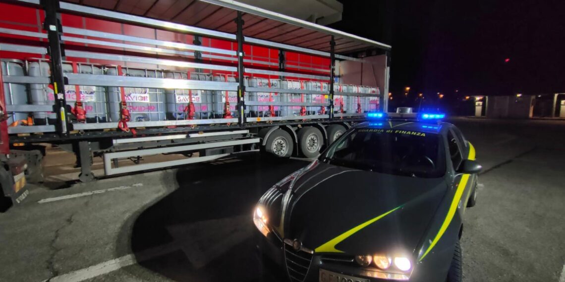 Sequestrati 24 mila litri di alcol etilico polacco spacciato per disinfettante