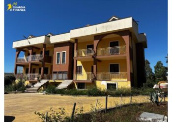 Sequestrati 14 beni immobili e un’impresa con relativo patrimonio aziendale a un imprenditore legato alla cosca “Arena” (VIDEO)