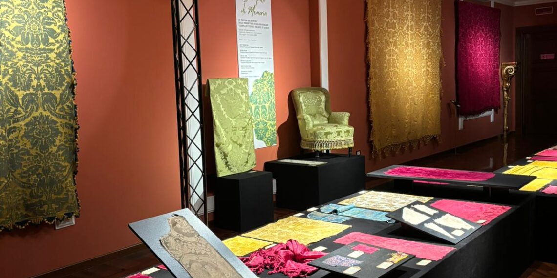 La Camera di Commercio rilancia la sua prestigiosa biblioteca. Inaugurata la mostra “Scampoli di memoria”