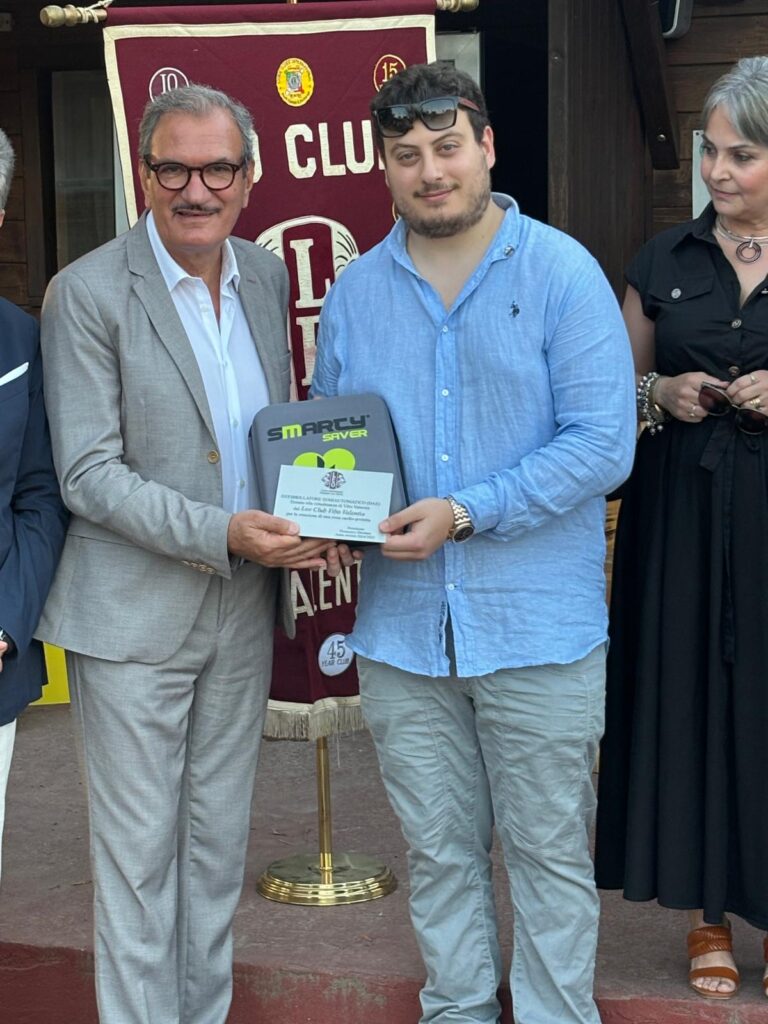 Il Leo Club Vibo Valentia dona un defibrillatore al Parco Urbano di Vibo Valentia 5 1000020135