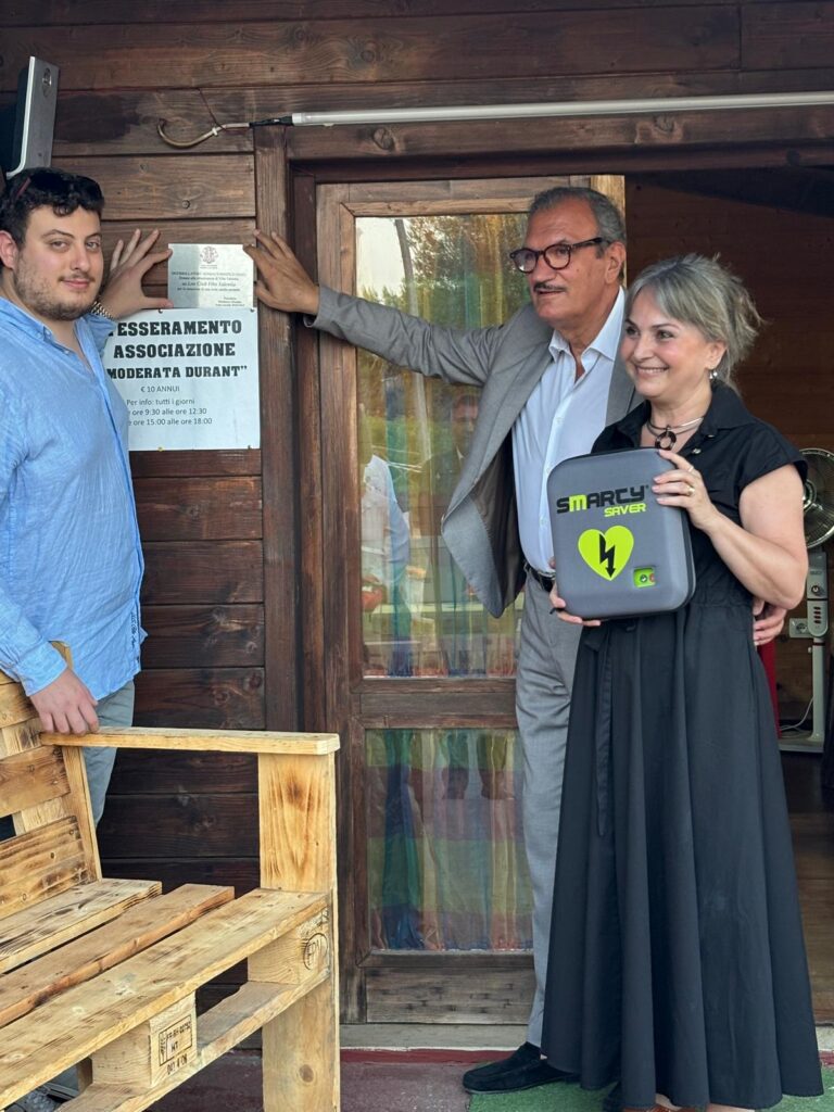 Il Leo Club Vibo Valentia dona un defibrillatore al Parco Urbano di Vibo Valentia 3 1000020150
