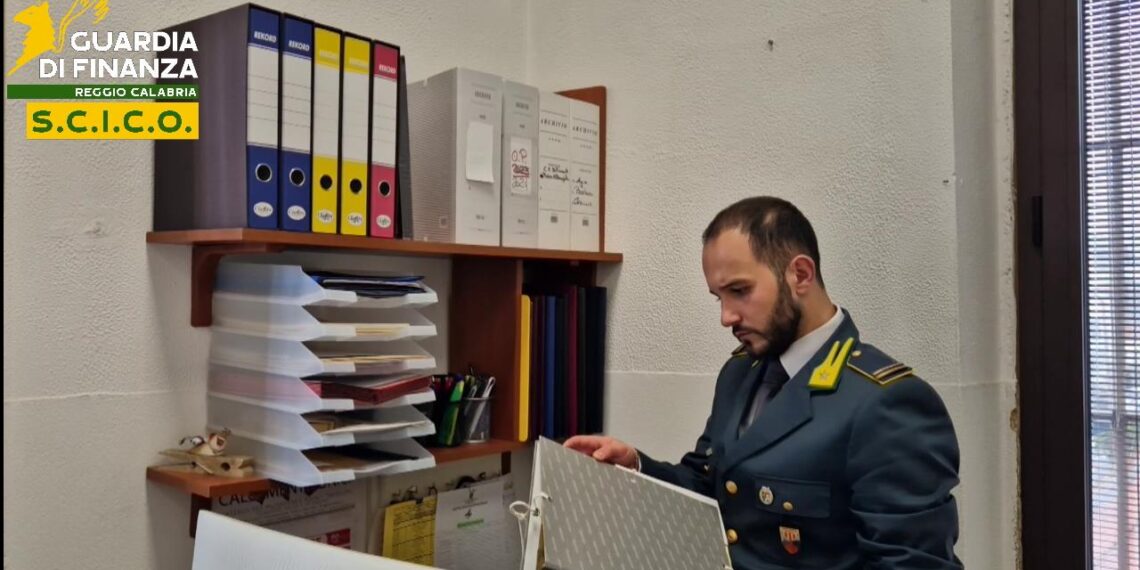 La Guardia di Finanza confisca 140 milioni a 5 imprenditori reggini (VIDEO) 1 La Guardia di Finanza confisca 140 milioni a 5 imprenditori reggini (VIDEO)
