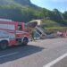 Ambulanza con paziente a bordo si ribalta in autostrada, tre feriti